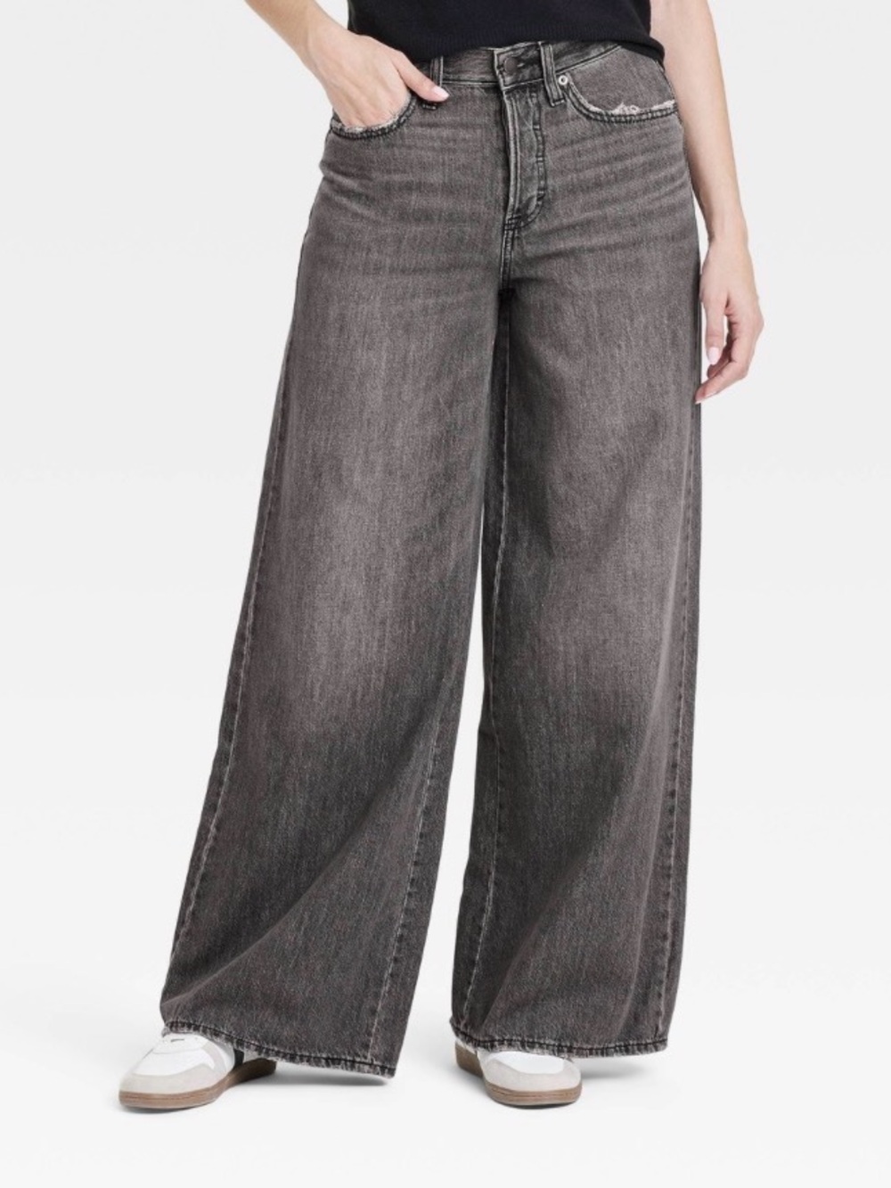 Universal Thread Women’s 00L Mid-Rise Super Wide Leg Jeans in Washed Grey